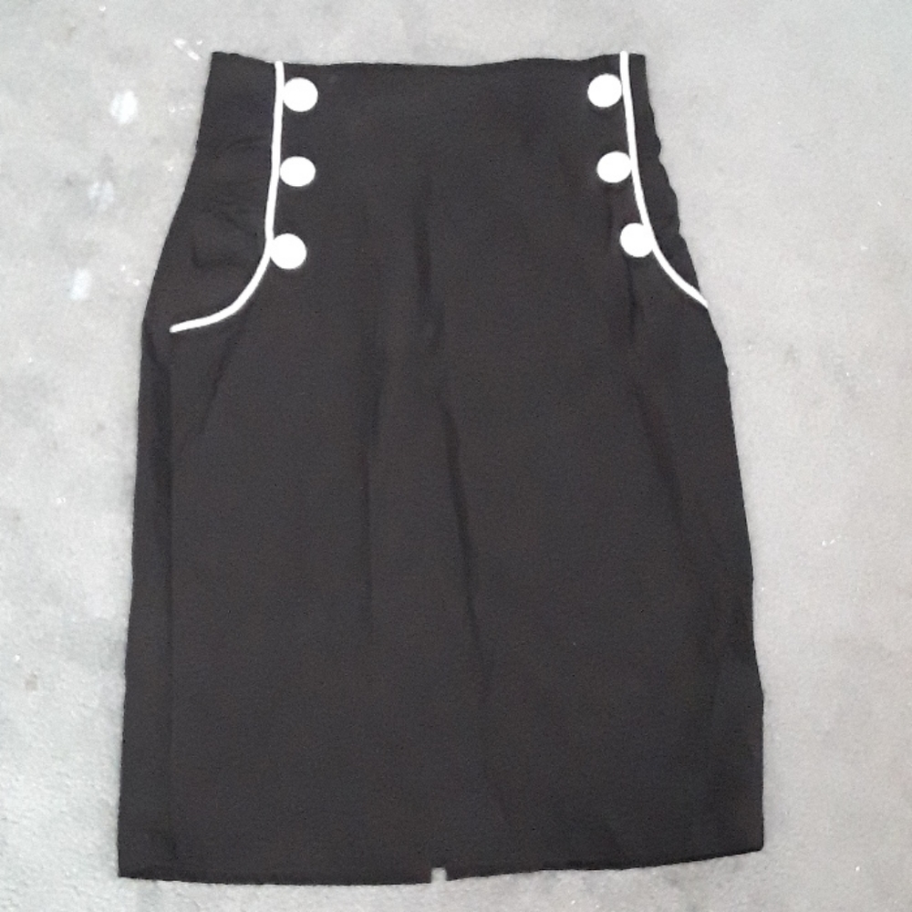 Steady black pencil skirt